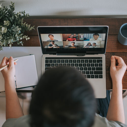Des horaires flexibles et la possibilité de travailler à la fois au bureau et à domicile (pour les emplois admissibles)
